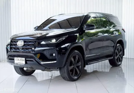 TOYOTA FORTUNER 2.4 V Leader 2WD ปี 2020 จด 2021