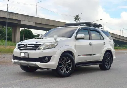 Toyota Fortuner 3.0 TRD Sportivo ปี 2013 ขับ 4WD สีขาว รถบ้านแท้ ไมล์น้อย มือเดียวป้ายแดง  