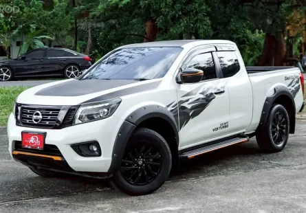 NISSAN NAVARA NP300 2.5 CAB BLACK EDITION CALIBRE M/T ปี2021(MNC) สีขาว 