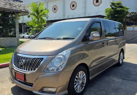 Hyundai Grand Starex 2.5 VIP ปี 2016 รถบ้านแท้ สภาพพร้อมใช้งาน 