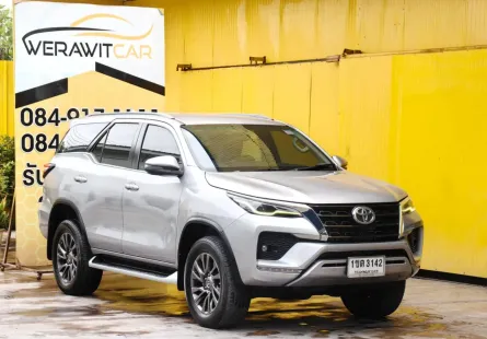 Toyota FORTUNER 2.4 V 4WD SUV ปี 2020 ปลายปี ระบบขับเคลื่อน 4 ล้อ เครื่องดีเซล เกียร์ Auto