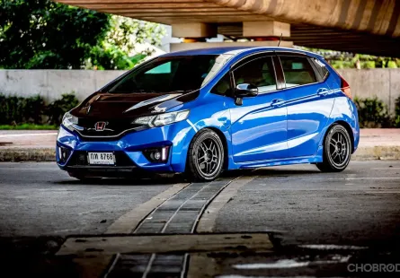2015 Honda JAZZ 1.5 i-VTEC รถเก๋ง 5 ประตู 