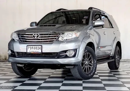 TOYOTA FORTUNER 3.0 V.CHAMP.4WD.ภายในสีดำ เกียร์ออโต้ ปี 2015