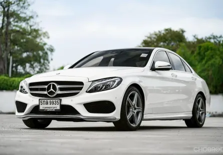 Benz C300 BlueTEC Hybrid AMG ปี 2015  ขาวเบาะแดงที่ถูกต้อง แถมวิ่งน้อยเหมือนได้รถใหม่  