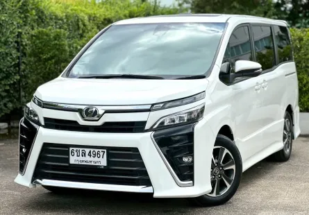 Toyota Voxy 2.0 ZS ปี 2018 รถบ้านสวยพร้อมใช้งาน ไมล์น้อย มือเดียวป้ายแดง  
