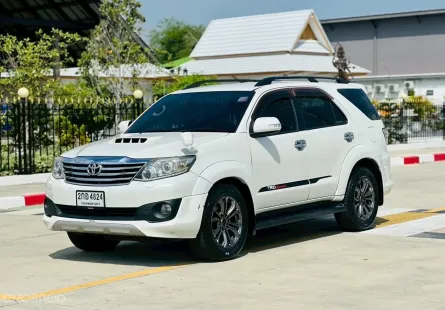 Toyota Fortuner 3.0 TRD Sportivo ปี 2013 ขับ 4WD สีขาว รถบ้านแท้ ไมล์น้อย มือเดียวป้ายแดง  