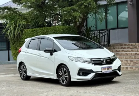 2020 HONDA JAZZ GK RS รถมือเดียวออกป้ายแดง สภาพป้ายแดง รถวิ่งเพียง 40,000 กม รถไม่มีอุบัติเหตุครับ