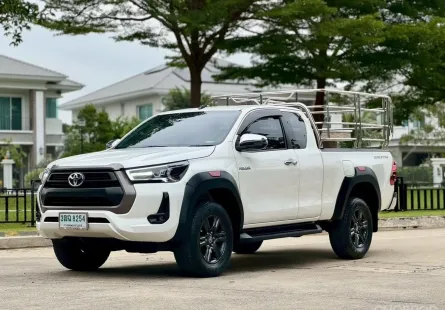 Toyota Hilux Revo  Cab Prerunner 2.4 Mid AT ปี 2021 ใช้งานเพียง 3 หมื่นโล เจ้าของเดียว Minorchnge  