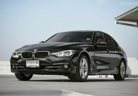 BMW 330e Sport Line ปี 2017  เบาะแดงสปอร์ตถึงใจ เกาะแน่นติดถนน ราคาแค่ครึ่งล้าน