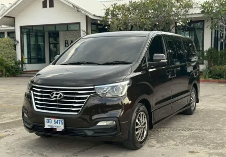 Hyundai H-1 2.5 deluxe เกียร์ออโต้ ปี 2018 สีดำ 