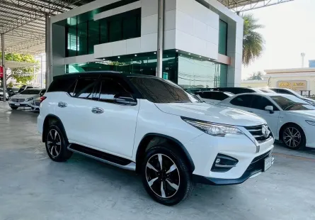 Toyota Fortuner 2.8TRD Sportivo 2 WD( White Pearl Crystal / Black Top)ปี20 มือแรก