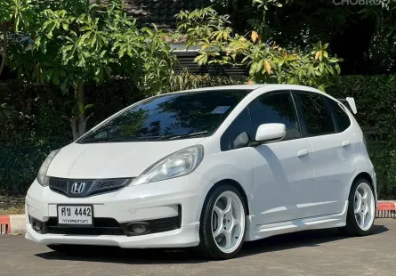 Honda Jazz 1.5 V 2010 สีขาว