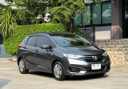 2020 HONDA JAZZ GK รถมือเดียวป้ายแดง รถวิ่งเพียง 60,000 กม เข้าศูนย์ตามระยะ รถไม่มีอุบัติเหตุครับ