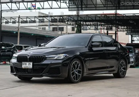 2023 BMW 5 Series 2.0 530e รถเก๋ง 4 ประตู วารันตีและBSIศูนย์ยาวๆถึงปี2571