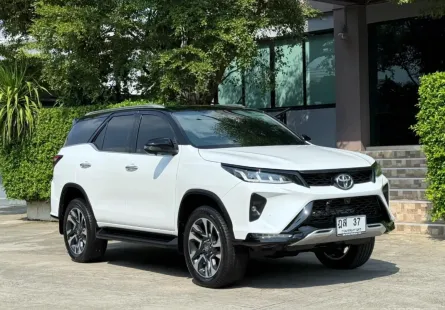 2022 TOYOTA FORTUNER LEGENDER 2.4 รถมือเดียวป้ายแดง วิ่งน้อย ประวัติศูนย์ครบ ไม่เคยมีอุบัติเหตุครับ
