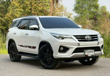 Toyota Fortuner 2.8 V TRD Sportivo 2WD ปี 2017