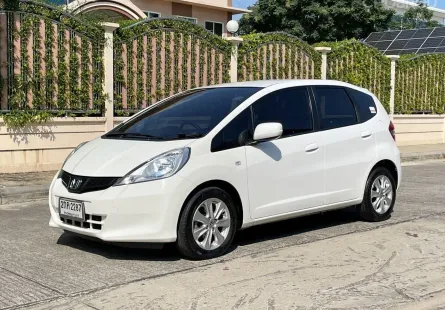 Honda Jazz 1.5 V 2013 รถสวยพร้อมใช้งาน ผ่อนสบายๆ