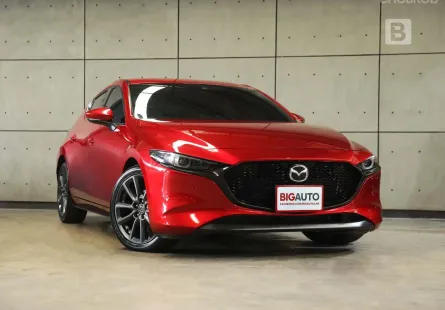 2022 Mazda 3 2.0 SP Sports Hatchback AT ไมล์แท้ มือแรกจากป้ายแดง พร้อมสีแดง Soul Red Crystal B1402