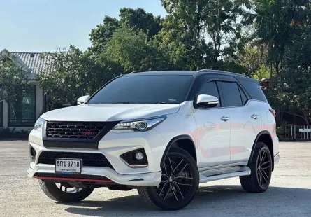 Toyota Fortuner 2.8 TRD Sportivo 2017 รถบ้าน สวยจัด ไมล์น้อย มือเดียวป้ายแดง  