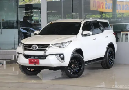 Toyota Fortuner 2.4 V ปี2017 รถบ้านมือเดียว ใช้น้อยเข้าศูนย์ตลอด สวยเดิมทั้งคัน ออกรถ0บาท