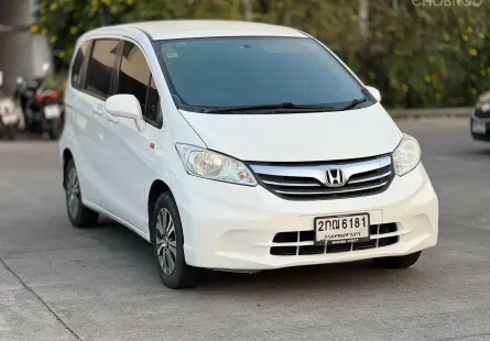 ขาย Honda Freed สีขาว ปี 2012 จดทะเบียน 2013 รถมือเดียว ผู้หญิงใช้
