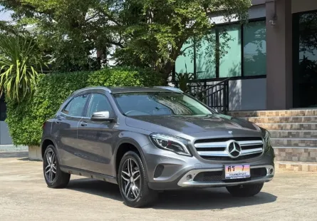2017 BENZ GLA200 รถมือเดียวออกป้ายแดง รถวิ่งน้อย เข้าศูนย์ตามระยะ รถไม่เคยมีอุบัติเหตุครับ