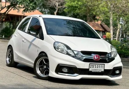 Honda Brio 1.2V AT เครื่องยนต์: เบนซิน เกียร์: ออโต้  ปี : 2013 สี: ขาว