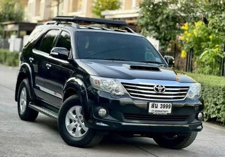 TOYOTA Fortuner 3.0V 4WD   เครื่องยนต์: ดีเซล เกียร์:AT ปี: 2012 สี:ดำ 