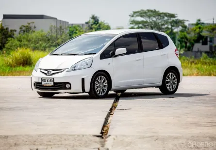 2011 Honda JAZZ 1.5 i-VTEC รถเก๋ง 5 ประตู 