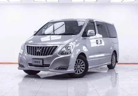 1E880 HYUNDAI H-1 2.5 DELUXE AT 2016