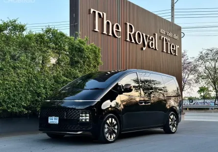 2023 Hyundai STARIA 2.2 Premium with Sunroof รถตู้/VAN รถบ้านมือเดียว ไมล์น้อย 40,000 km 