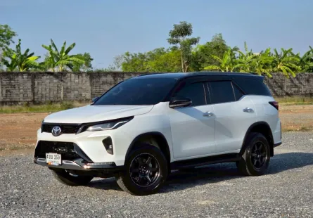 TOYOTA FORTUNER 2.4 LEADER V (2WD) ปี 2023 รถครอบครัวสุดหรู ภายในกว้าง ดูแลง่าย พร้อมลุยทุกเส้นทาง