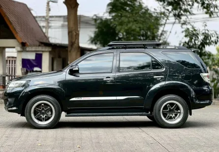 TOYOTA Fortuner 3.0V 4WD   เครื่องยนต์: ดีเซล เกียร์:AT ปี: 2012 สี:ดำ 