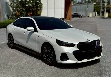 BMW 5 Series 530e 2025 รถยนต์ไฟฟ้าสมรรถนะสูง ไมล์น้อย มือเดียวป้ายแดง  