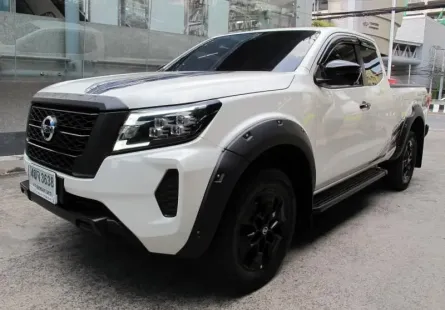 2025 NISSAN NAVARA CAB 2.5 E CALIBRE BLACK EDTION เกียร์ธรรมดา 