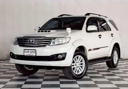 TOYOTA FORTUNER 3.0 V.CHAMP.4WD.5 Speed ภายในสีดำ เกียร์ออโต้ ปี 2014