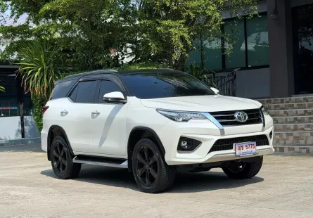 2018 TOYOTA FORTUNER TRD รถมือเดียวออกป้ายแดง รถวิ่งน้อยเพียง 120,000กม รถไม่เคยมีอุบัติเหตุครับ