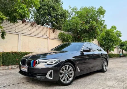 BMW 5 Series 530e 2024 มือเดียว ไมล์น้อย 2,500 กม. สีเทาดำ  