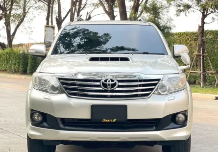 Toyota Fortuner 3.0 V ปี 2012 ขับเคลื่อน 4 ล้อ สภาพดี