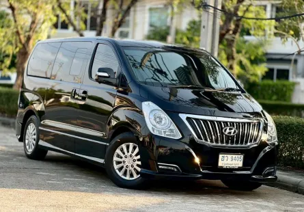  Hyundai H1 2.5 Deluxe (A2) ออโต้ ดีเซล สีดำ ปี2017 ไ