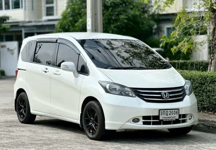 2010 Honda Freed 1.5 E รถบ้าน สภาพดี