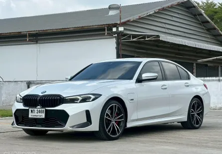 2023 BMW 3 Series 2.0 330e รถเก๋ง 4 ประตู รถสวย ไมล์น้อย 20,000 km มือเดียวป้ายแดง 