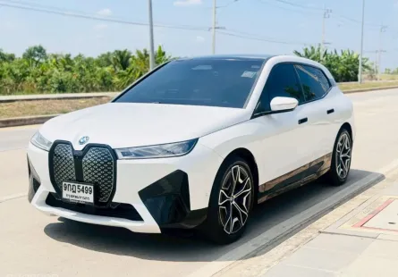 2023 BMW iX 70.0kWh xDrive40 SUV ผ่อนได้ รถสวย ไมล์น้อย 