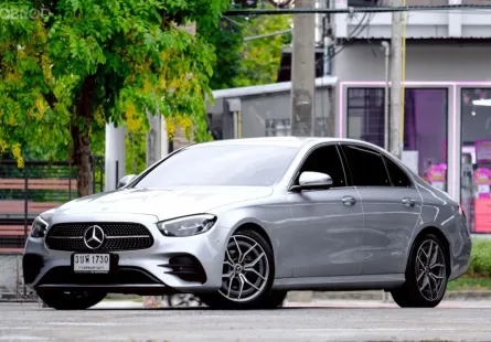 Mercedes-Benz E-Class E220d 2021 รถบ้านสภาพดีพร้อมใช้งาน 