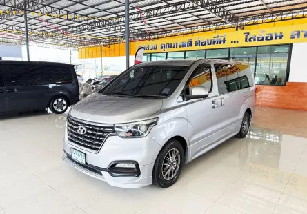  Hyundai H-1 2.5 Deluxe (ปี 2021) Wagon AT รถตู้พรีเมี่ยม 11 ที่นั่ง ออกรถใช้เงิน 0 บาท