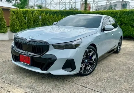 BMW 5 Series 530e G60 ปี 2024 รถบ้านพร้อมใช้งาน ไมล์น้อย มือเดียวป้ายแดง  