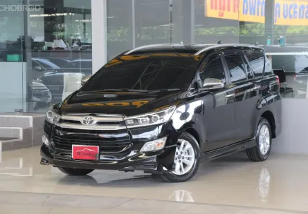 Toyota Innova 2.8 CRYSTA V ปี2018 รถบ้านมือเดียว ไมล์แท้9x,xxxโล เข้าศูนย์ตลอด สวยเดิมทั้งคัน ฟรีดาว