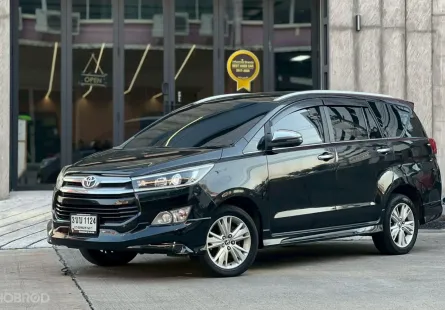 รถครอบครัวที่ตอบโจทย์ กว้างขวางนั่งสบาย ตัวท๊อปสุดของรุ่น   TOYOTA INNOVA CRYSTA 2.8V ปี2019