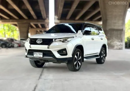 2018 Toyota Fortuner 2.8 TRD  black top 4WD ฟรีดาวน์ รถสวยพร้อมใช้ 