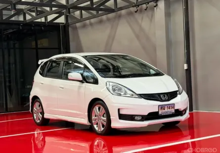 2013 HONDA JAZZ  รุ่น TOP รถมือเดียวออกป้ายแดง รถวิ่งน้อย เข้าศูนย์ตามระยะ รถไม่เคยมีอุบัติเหตุครับ